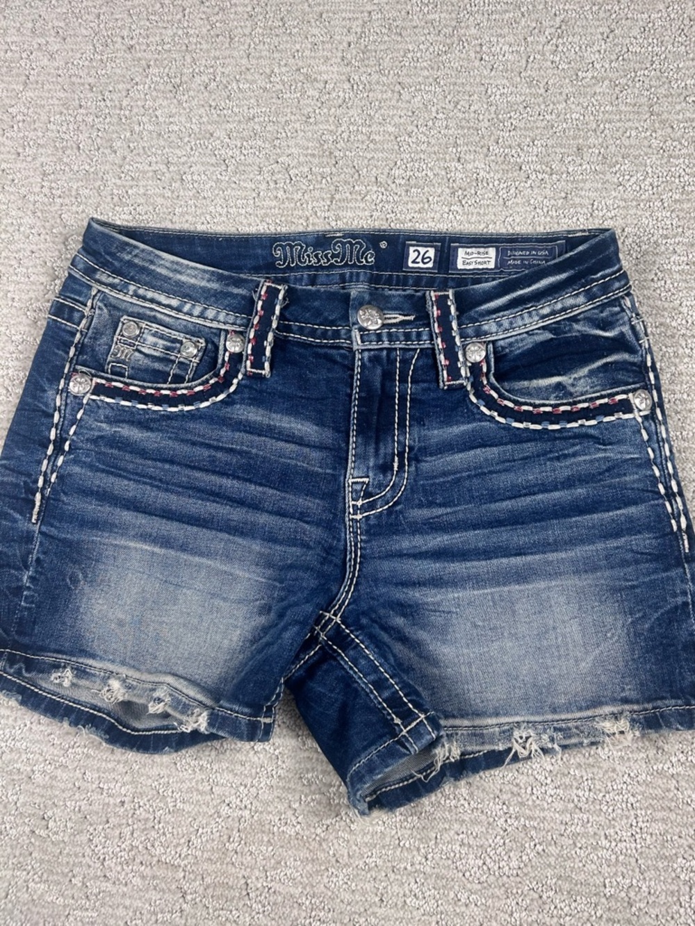 Miss Me Mid Rise Denim
Shorts with Embroidered Back
Pockets Size 26